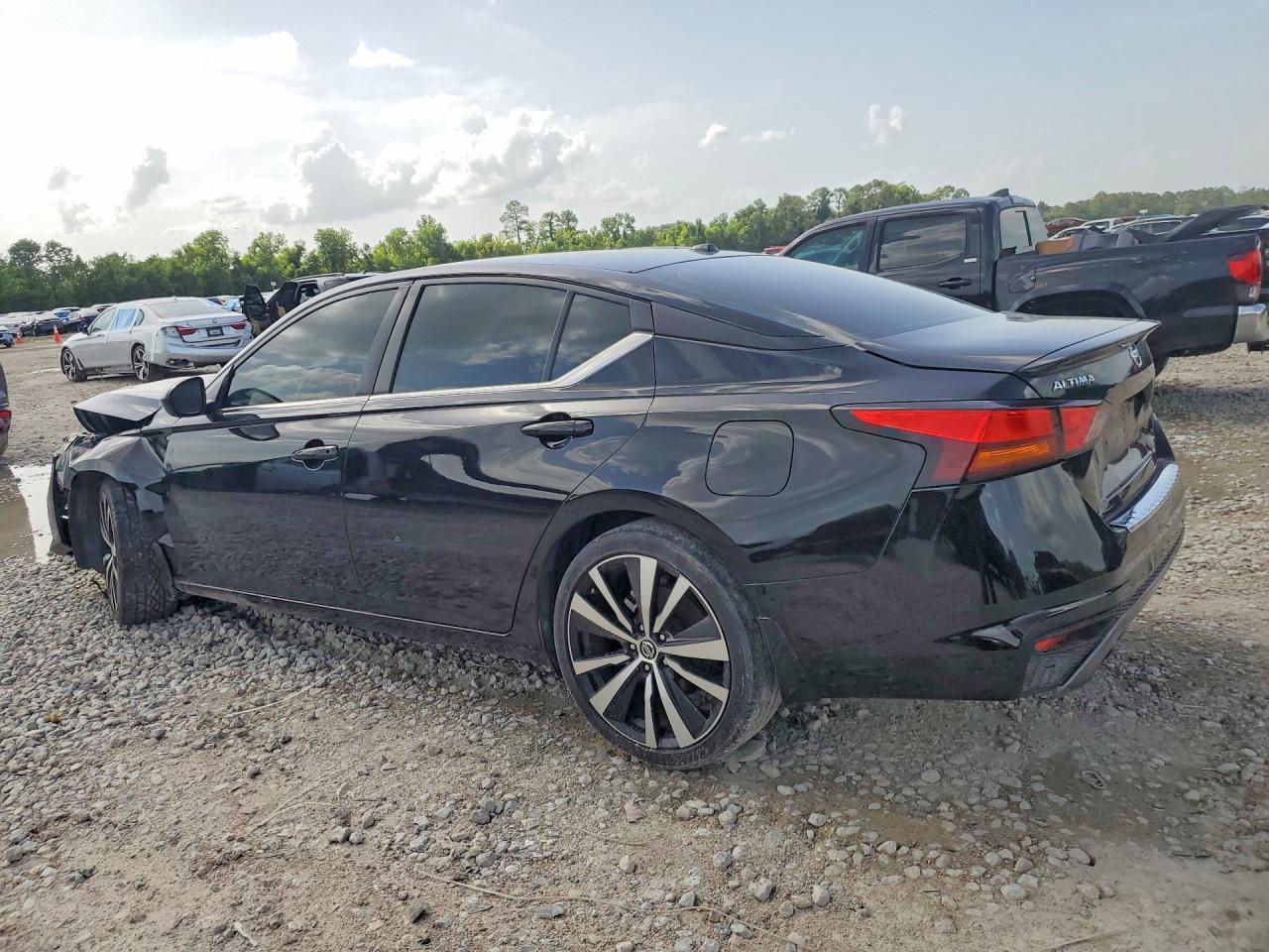 2021 Nissan Altima Sr - Фото 2