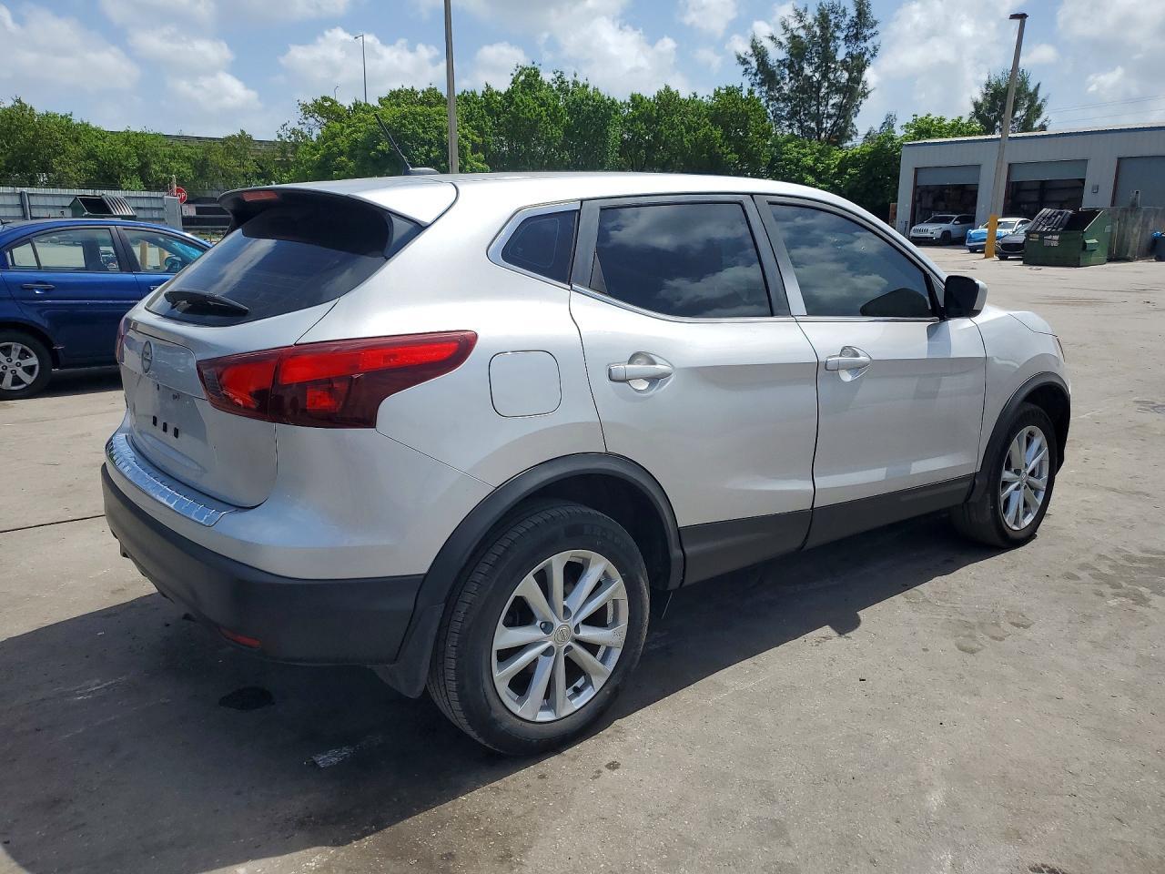 2017 Nissan Rogue Sport S - Image 3