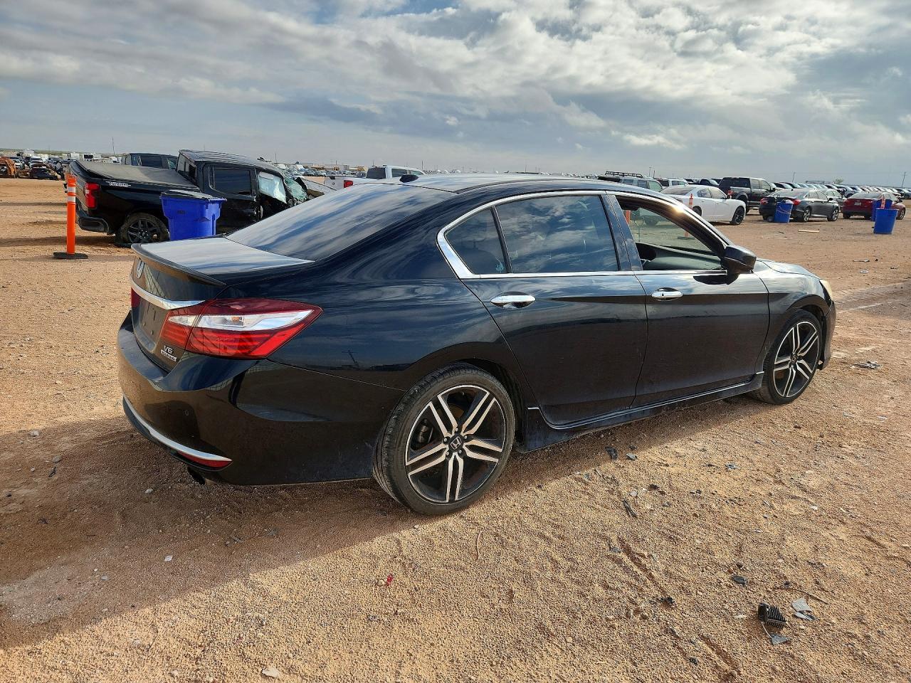 2017 Honda Accord Touring - Image 3