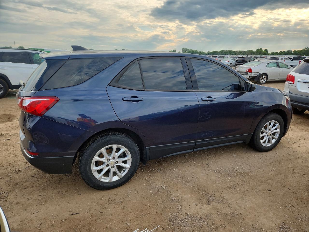 2018 Chevrolet Equinox Ls - Фото 3