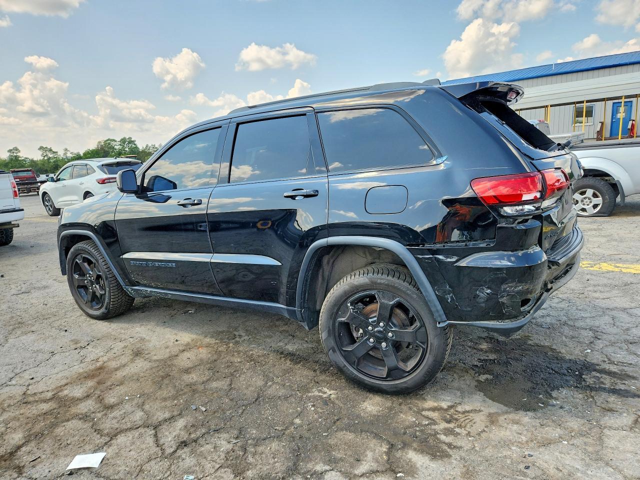 2019 Jeep Grand Cherokee Laredo - Фото 2