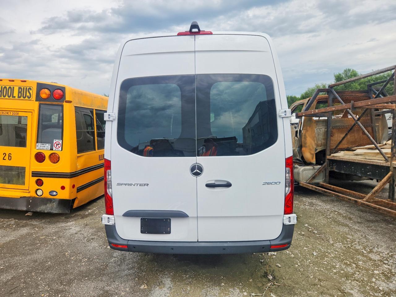 2024 Mercedes-Benz Sprinter 2500 Delivery Van - Фото 6