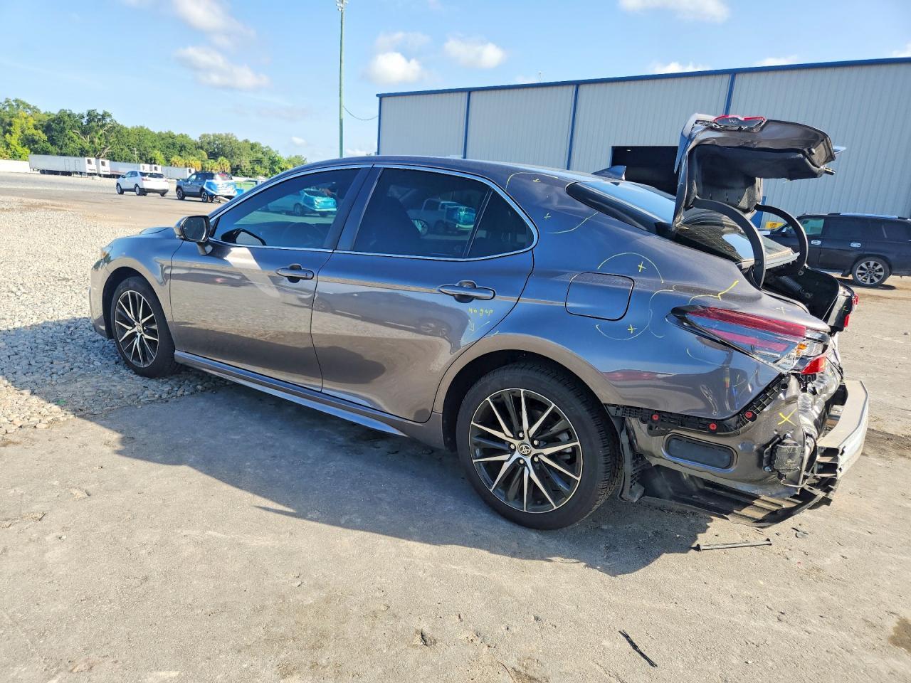 2024 Toyota Camry Se - Image 2