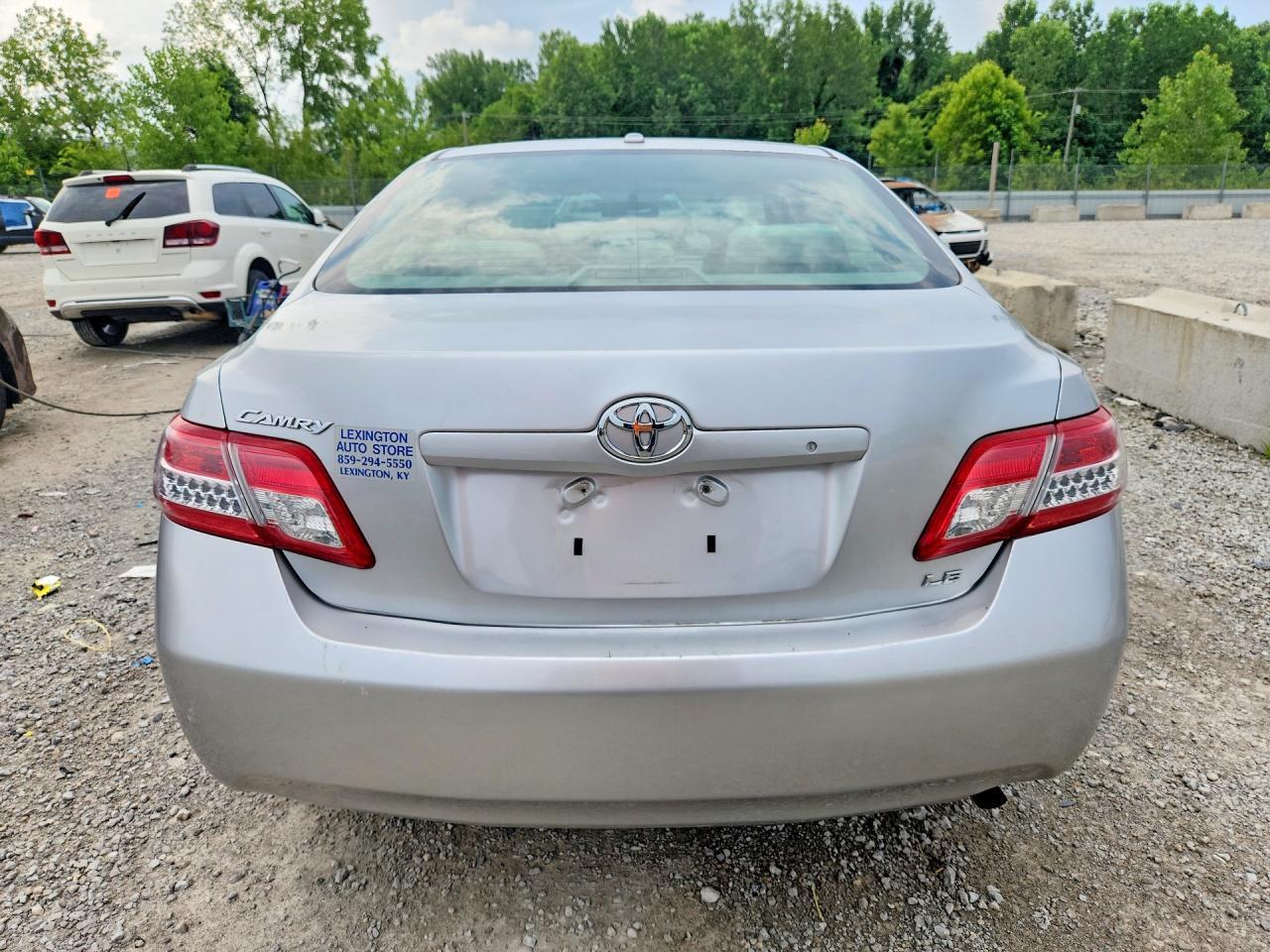 2010 Toyota Camry Le - Фото 6