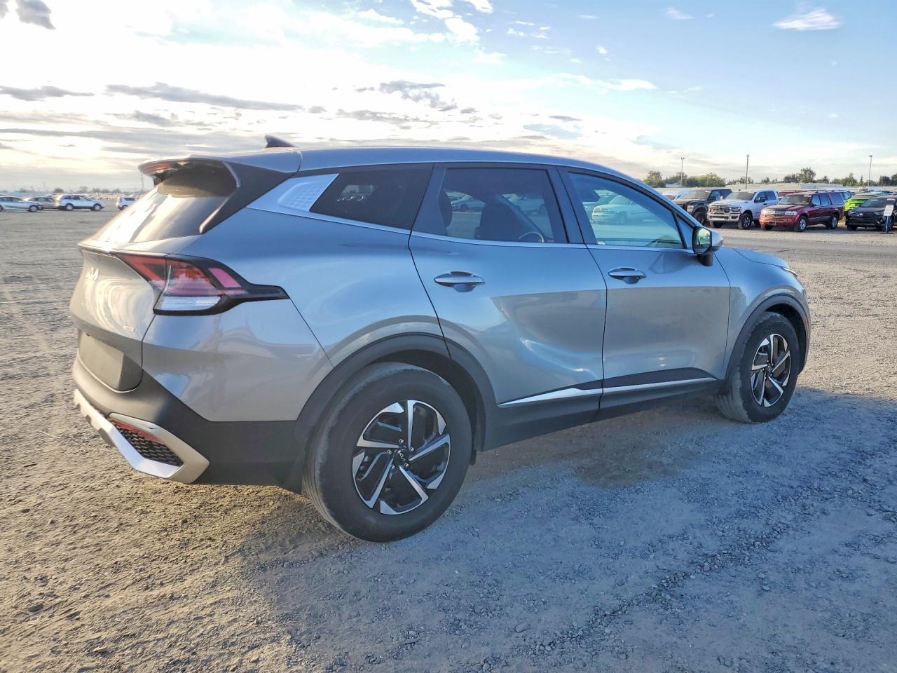 2024 Kia Sportage Hybrid Lx - Фото 3