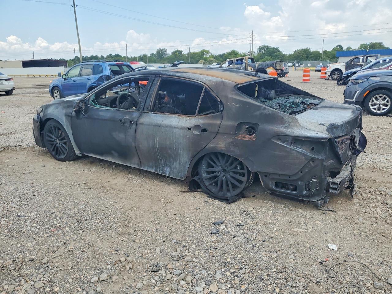 2022 Toyota Camry Xse - Фото 2