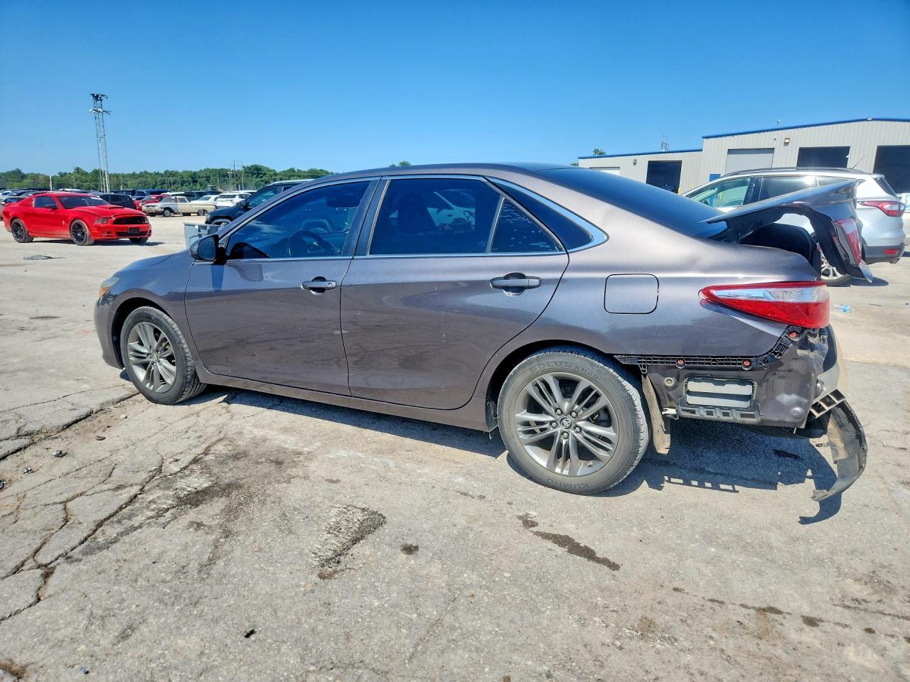 2016 Toyota Camry Se - Фото 2