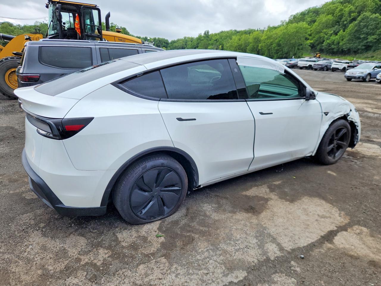 2026 Tesla Model Y - Image 3