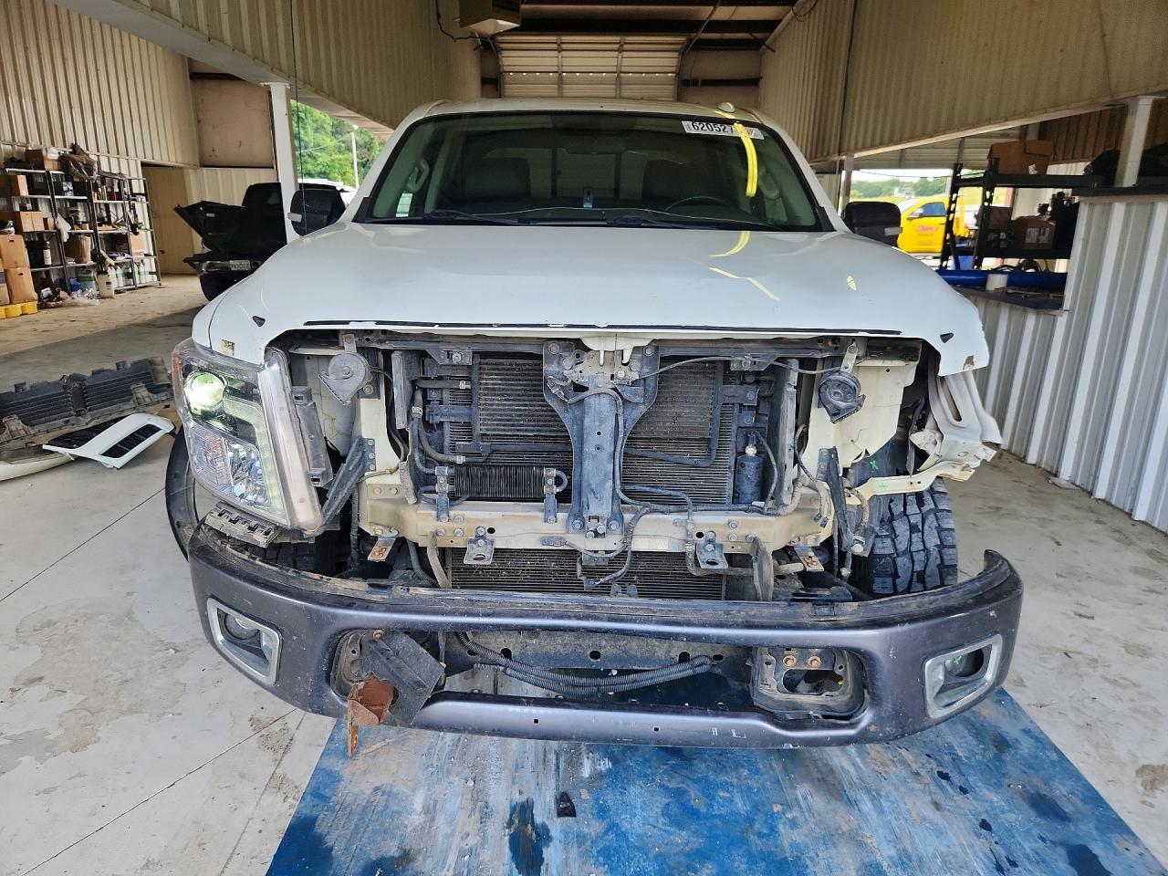 2017 Nissan Titan Pro-4X - Image 5