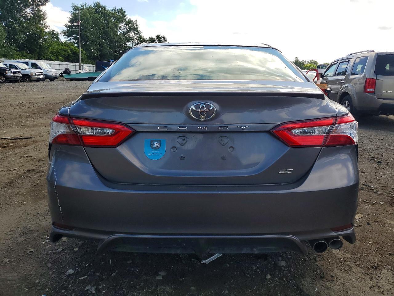 2018 Toyota Camry Se - Image 6
