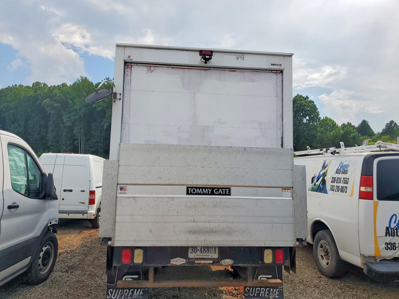 2021 Chevrolet Express Box Truck - Image 6