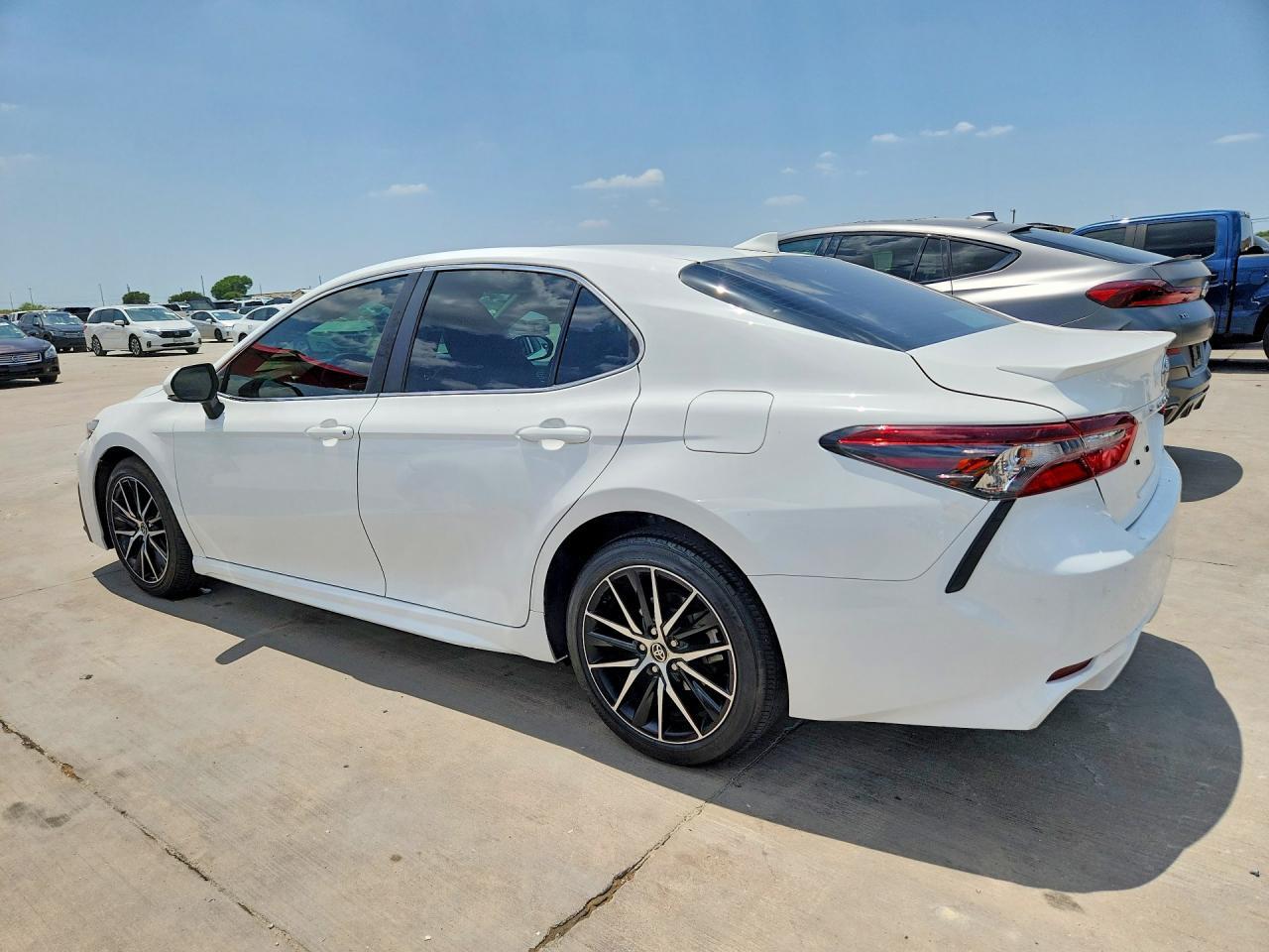 2024 Toyota Camry Se - Image 2