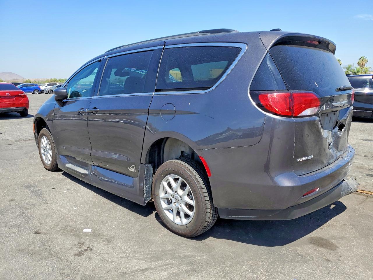 2021 Chrysler Voyager Lxi - Фото 2