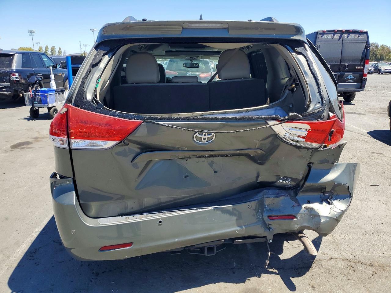2011 Toyota Sienna Xle 7-Passenger - Фото 6