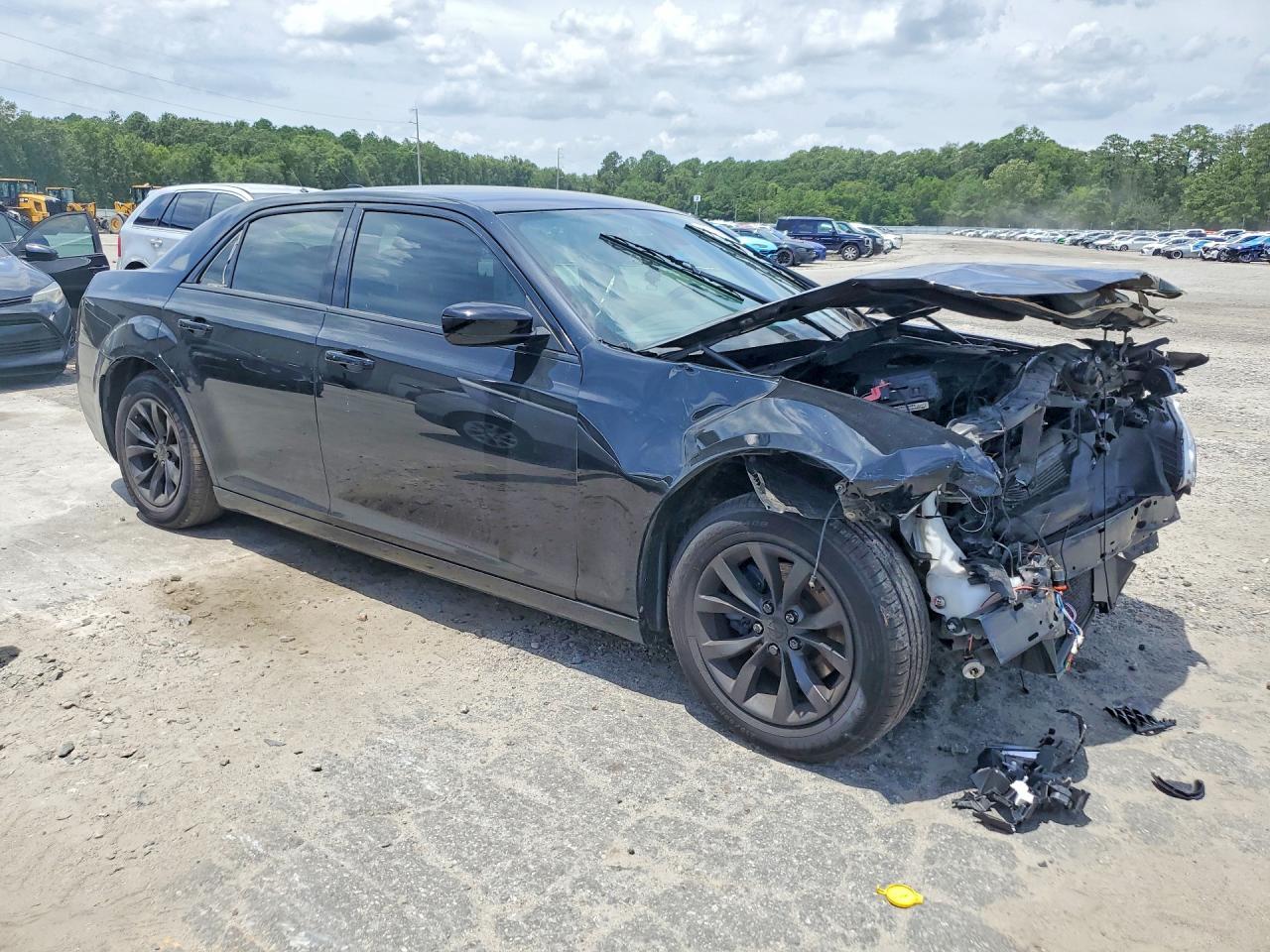 2019 Chrysler 300 Touring - Фото 4
