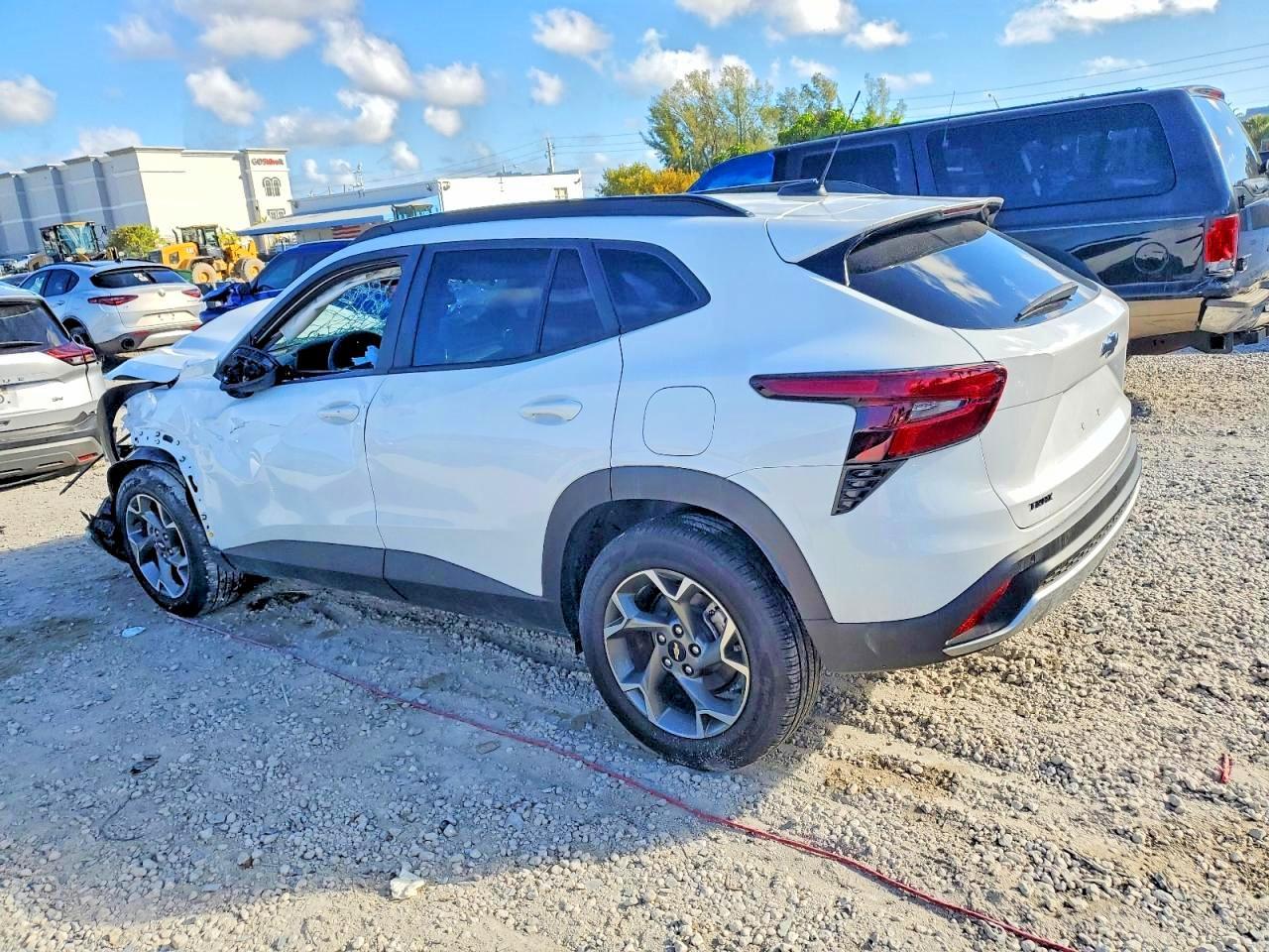 2025 Chevrolet Trax 1Lt - Image 2