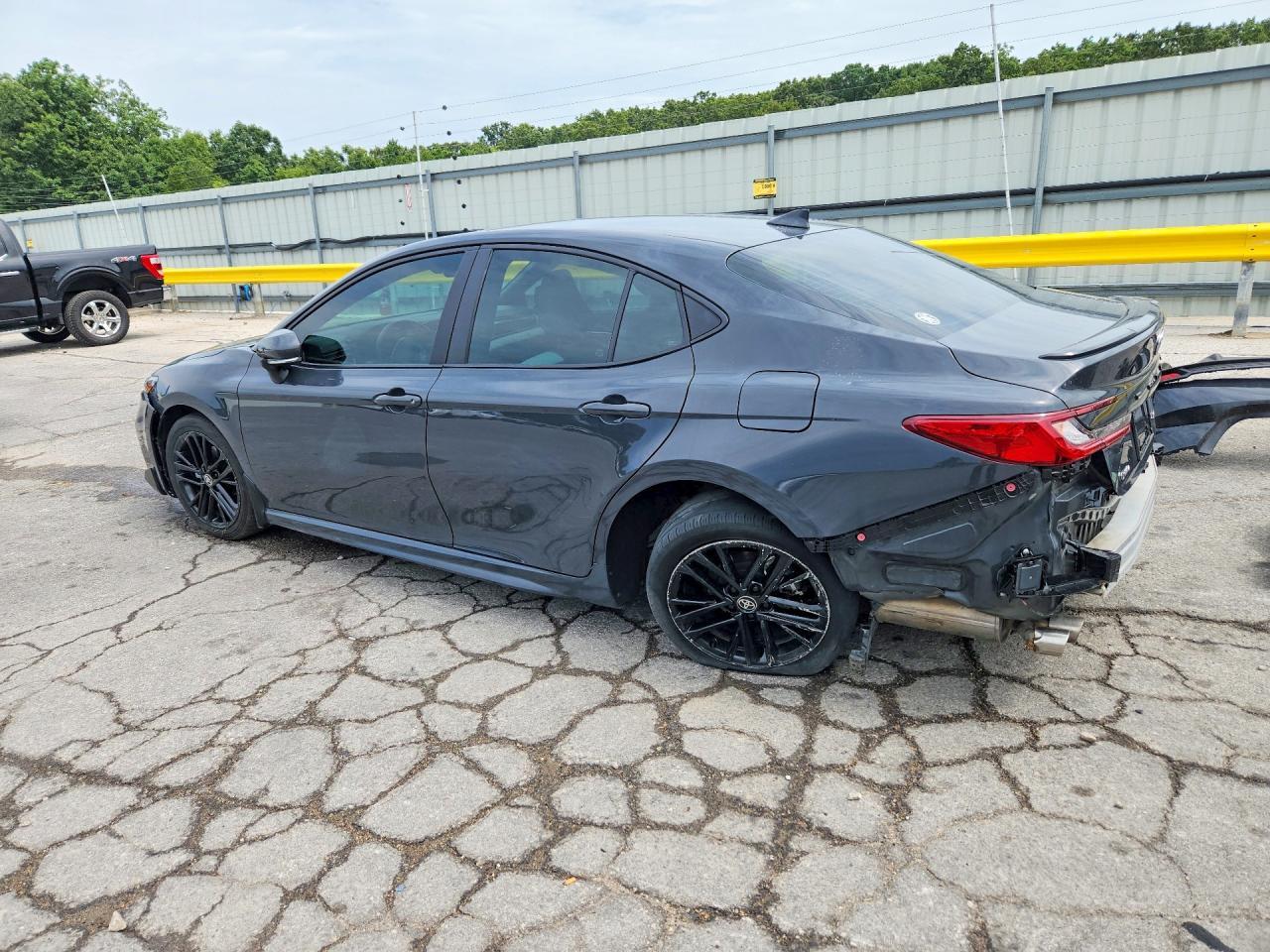 2025 Toyota Camry Se - Фото 2
