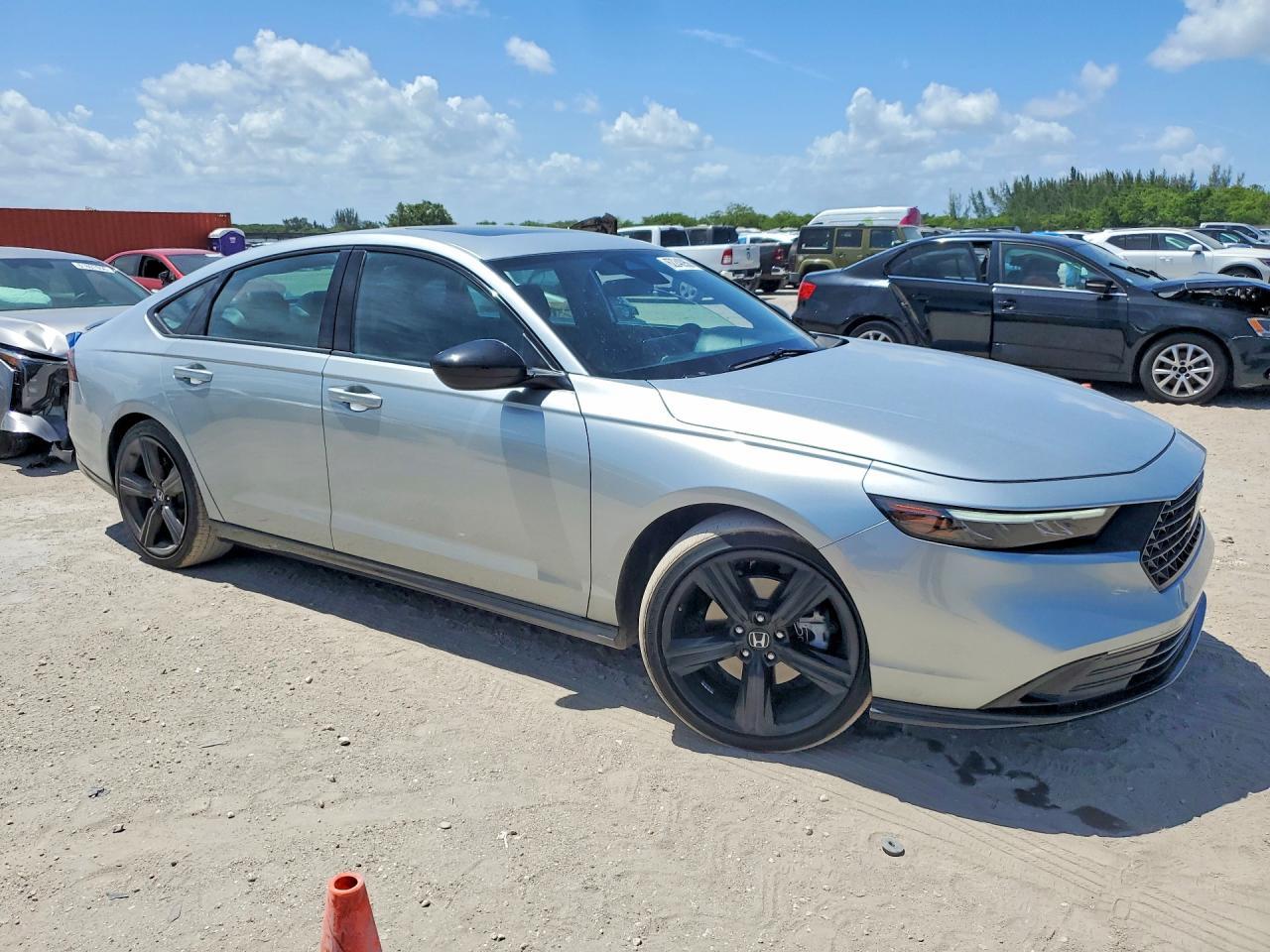 2024 Honda Accord Hybrid Sport - Image 4