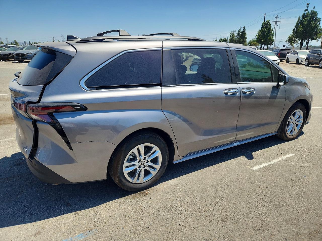 2026 Toyota Sienna Xle 7-Passenger - Image 3