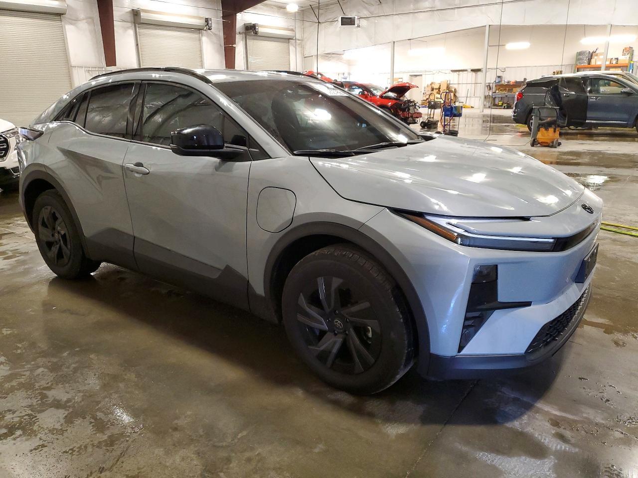 2026 Toyota C-Hr Se - Image 4