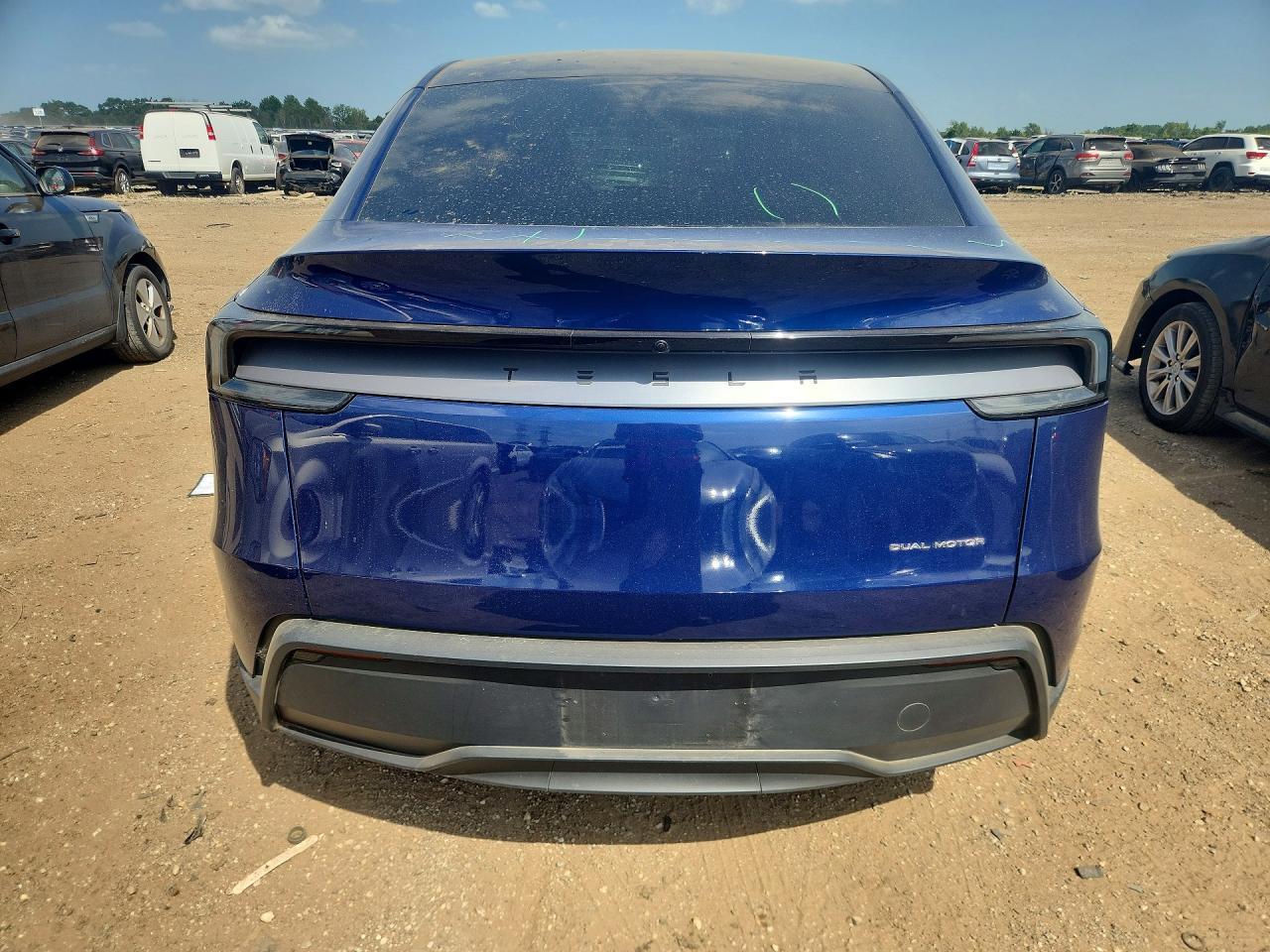 2026 Tesla Model Y - Фото 6