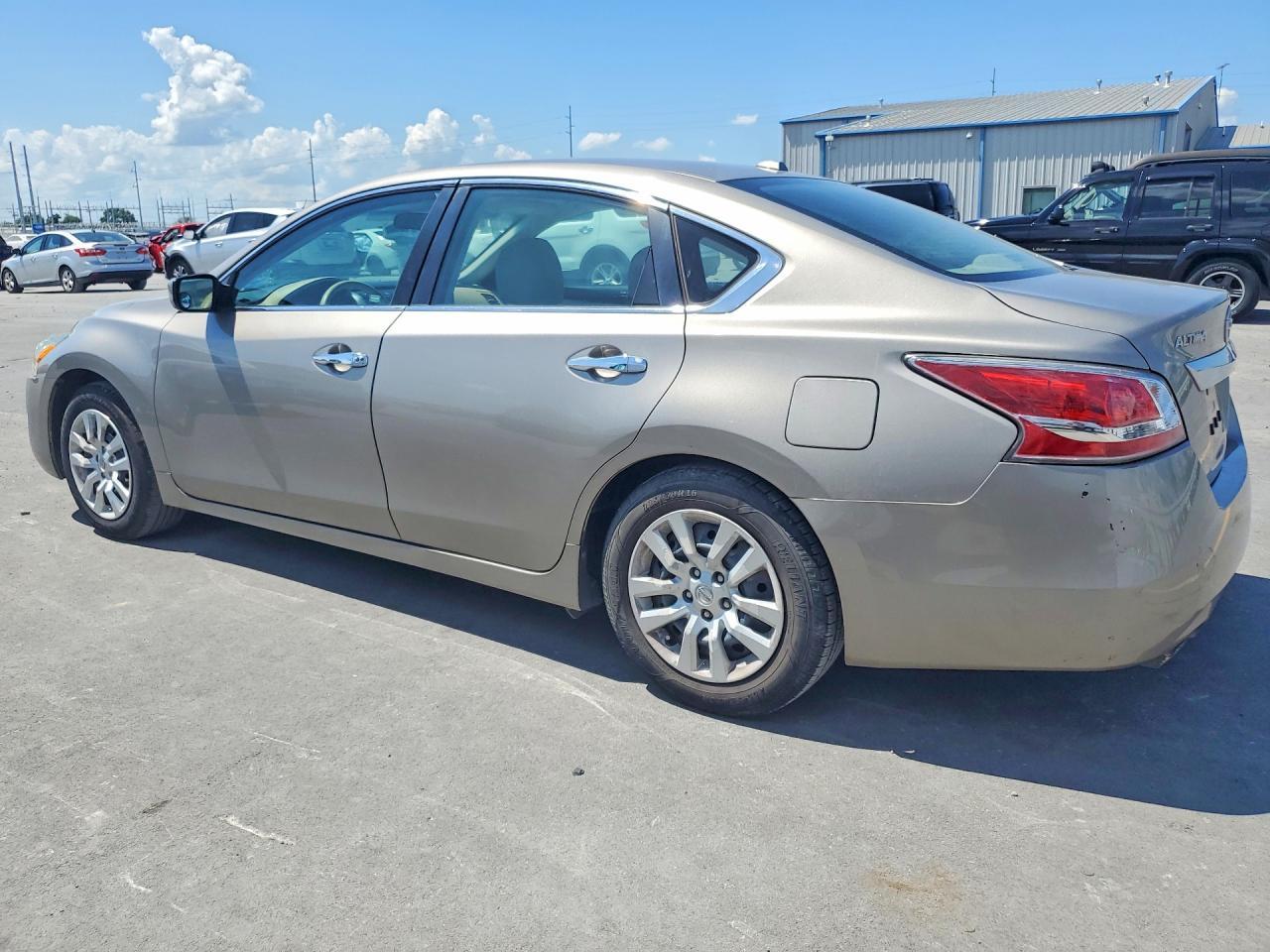 2015 Nissan Altima 2.5 S - Фото 2