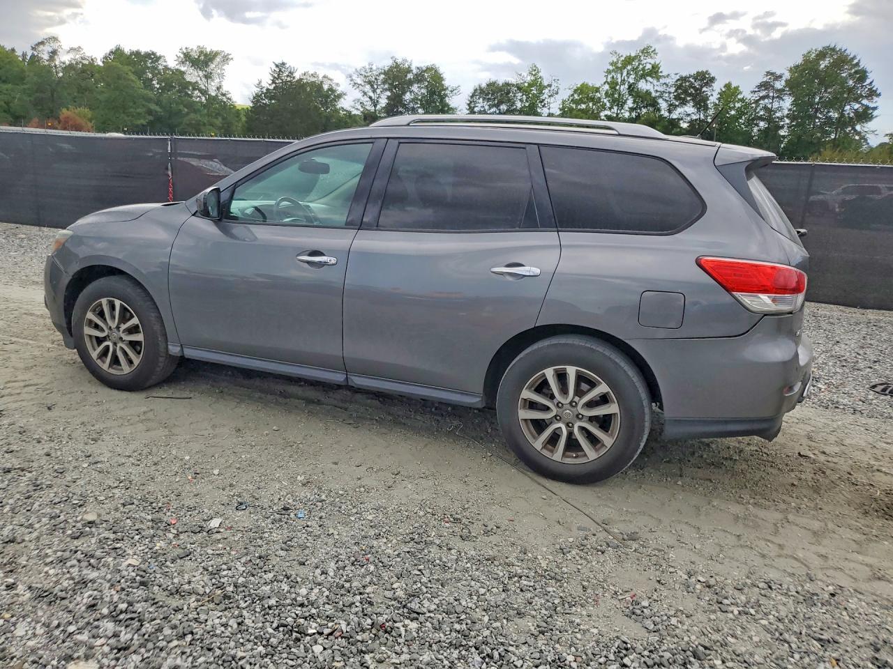 2016 Nissan Pathfinder Sv - Image 2