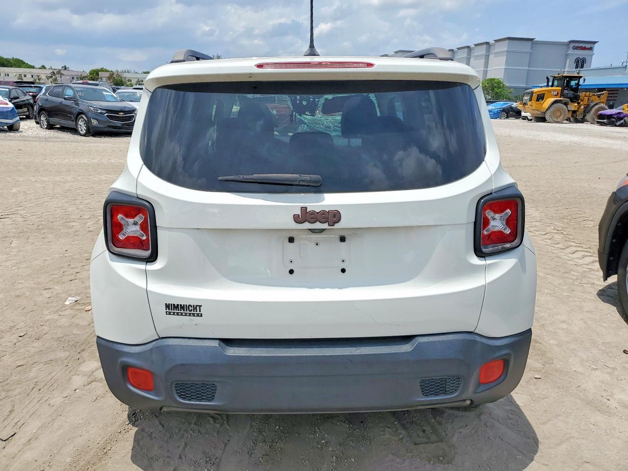 2016 Jeep Renegade Latitude - Image 6