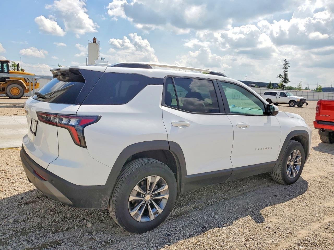 2025 Chevrolet Equinox Lt - Image 3