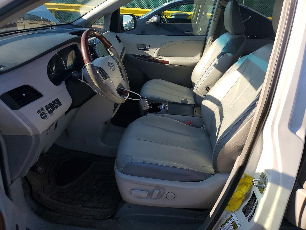 2012 Toyota Sienna Limited 7-Passenger - Image 7