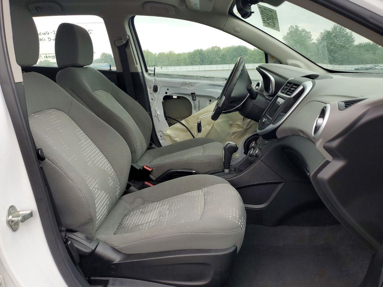 2020 Chevrolet Sonic - Image 7