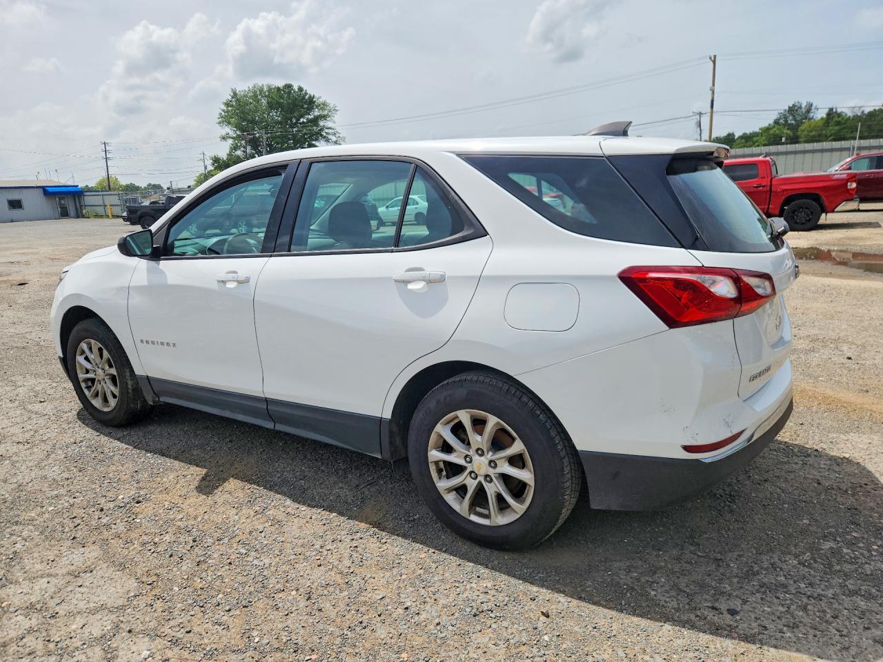2018 Chevrolet Equinox Ls - Фото 2