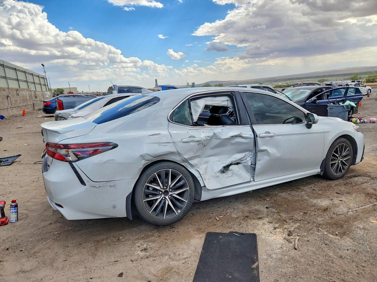 2023 Toyota Camry Se - Фото 3