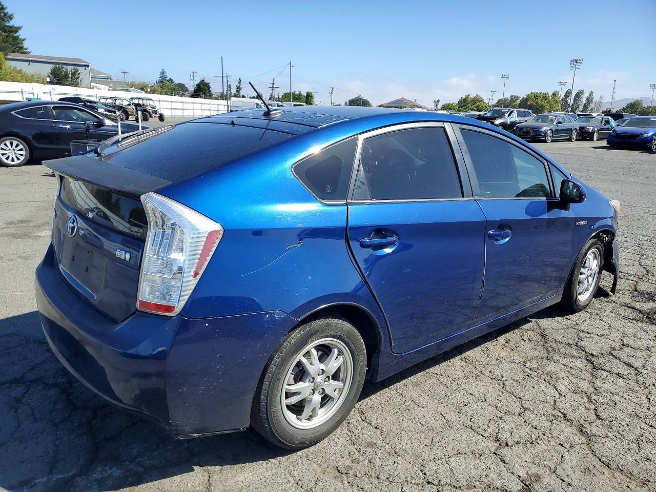 2010 Toyota Prius Iii - Фото 3
