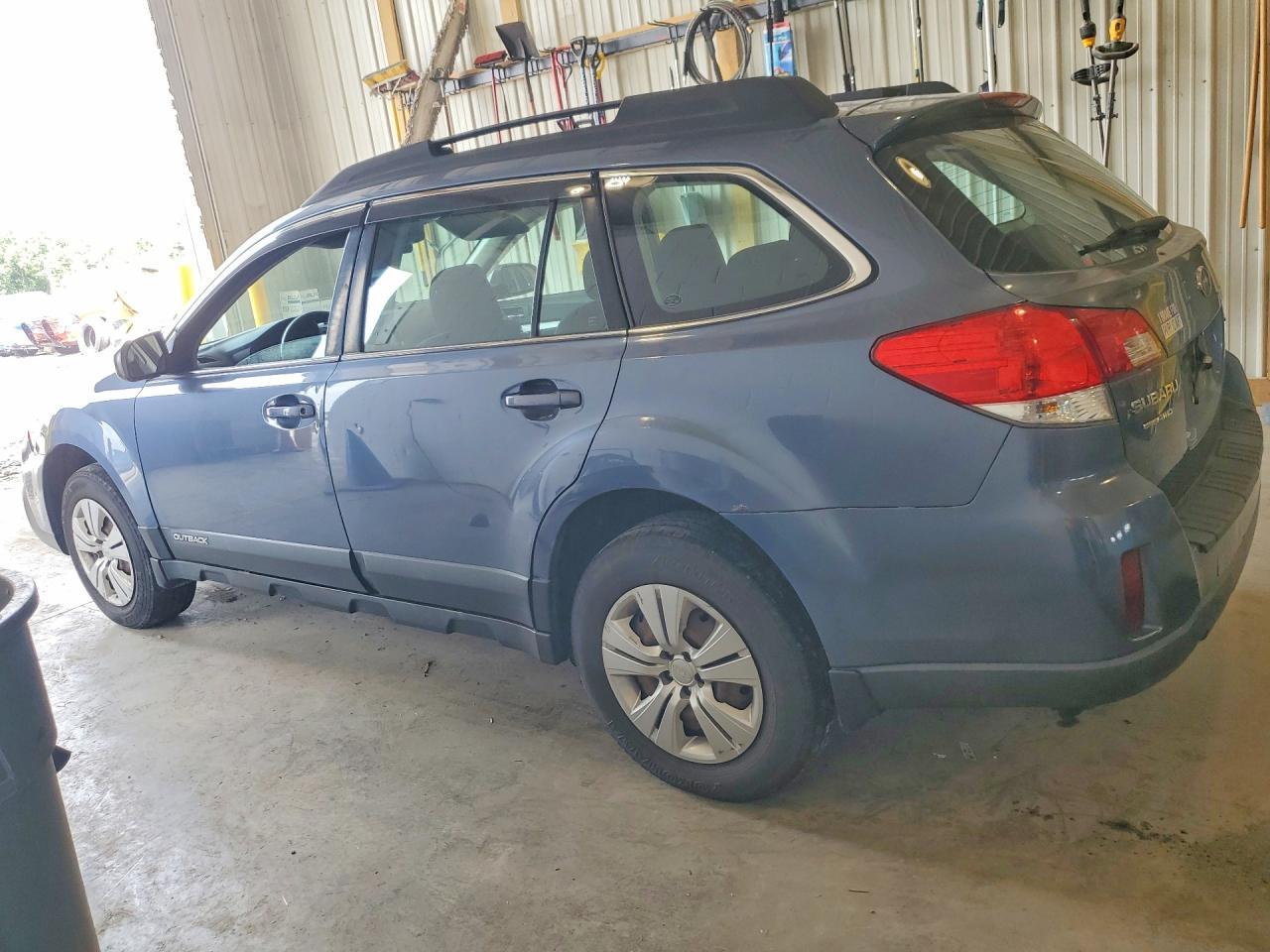 2013 Subaru Outback 2.5I - Image 2