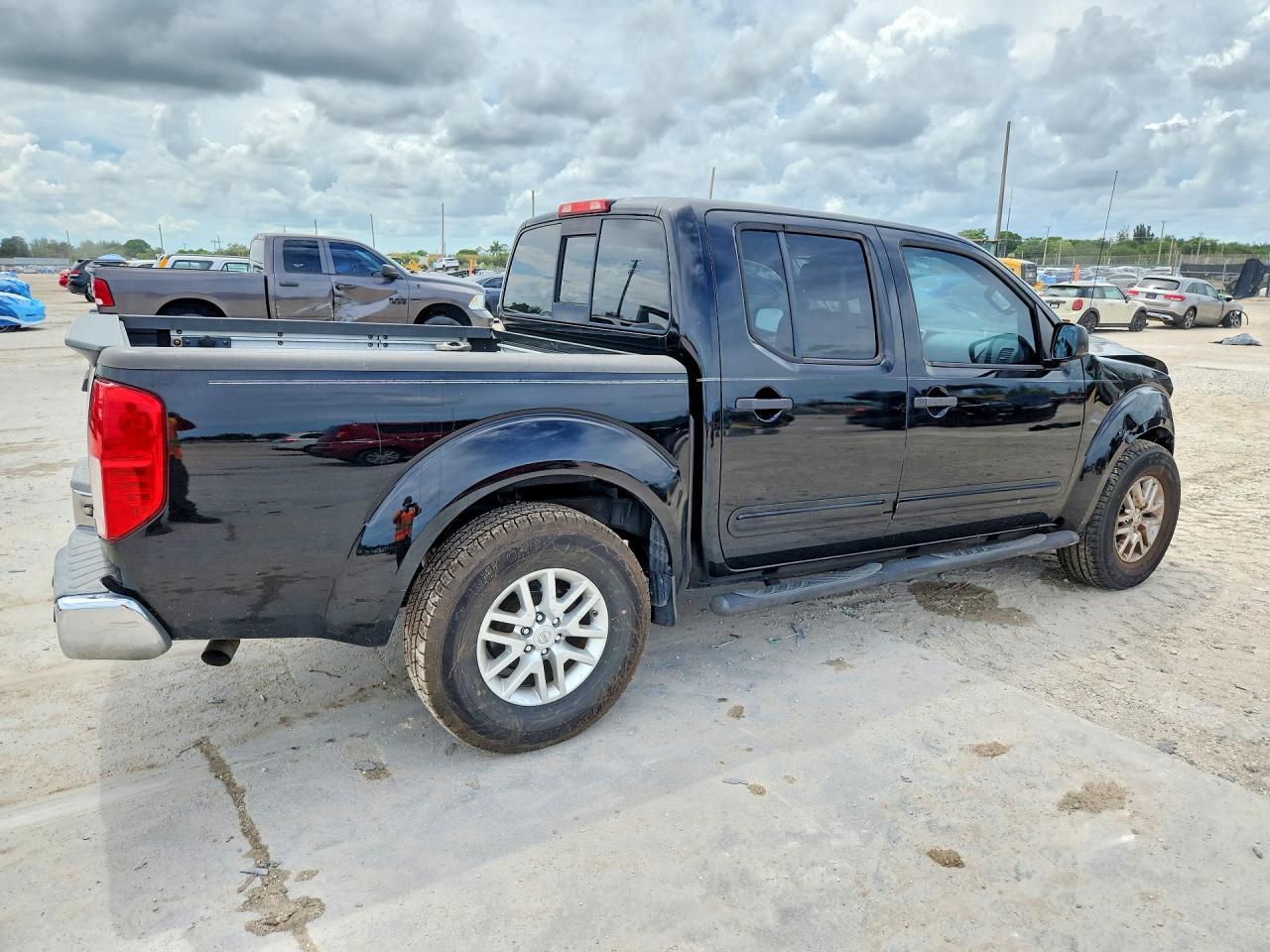 2014 Nissan Frontier S - Image 3