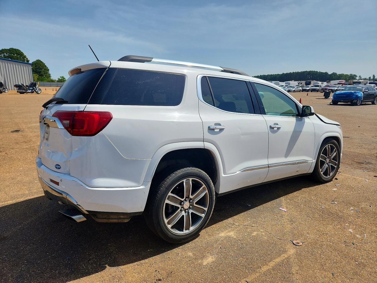 2019 GMC Acadia Denali - Фото 3