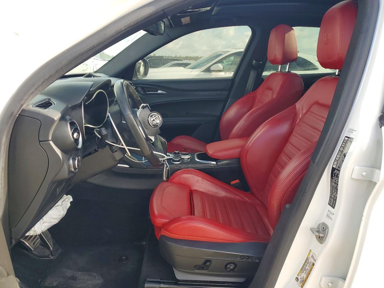 2022 Alfa Romeo Stelvio - Фото 7