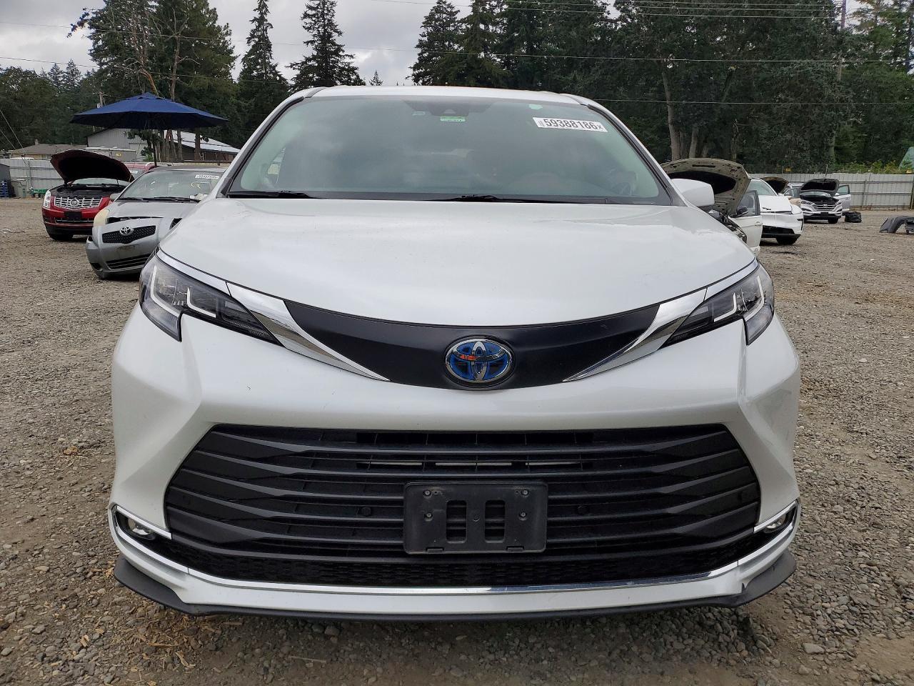 2022 Toyota Sienna Xle - Image 5