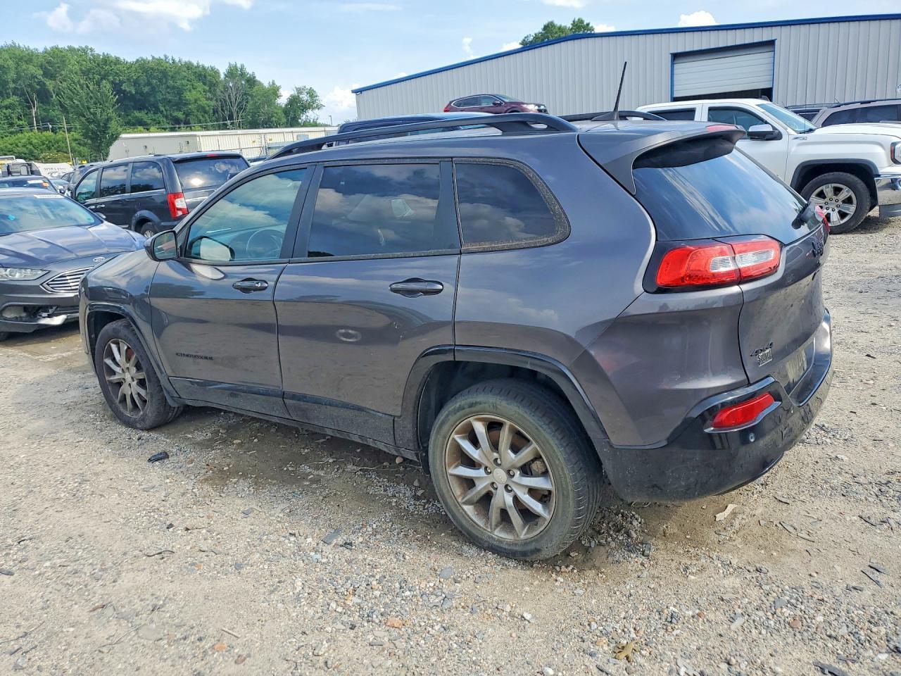 2018 Jeep Cherokee Latitude - Image 2
