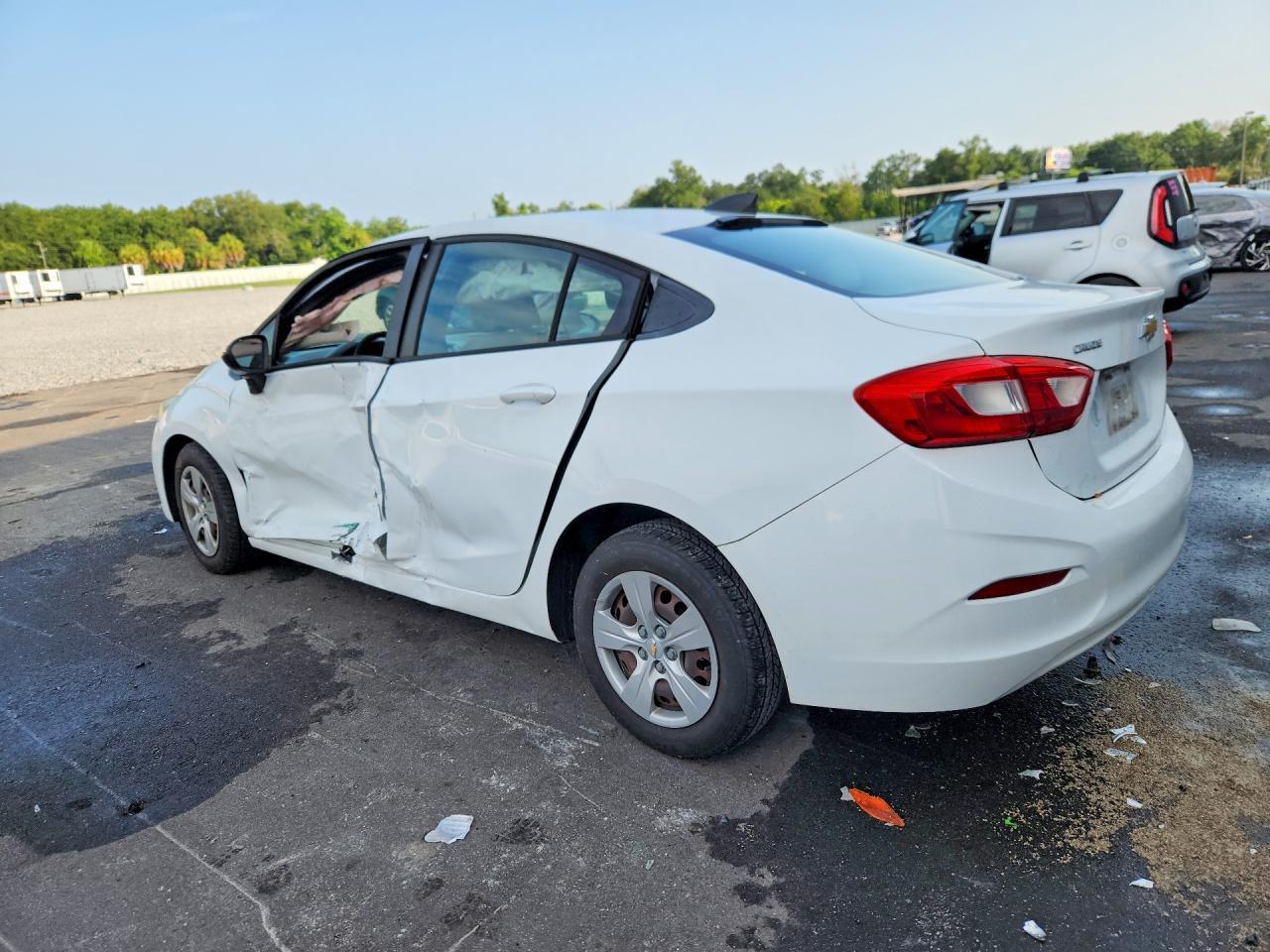 2017 Chevrolet Cruze Ls - Фото 2