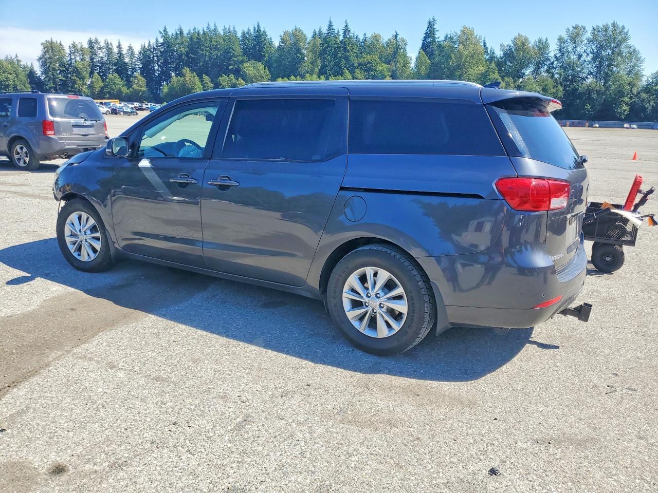 2017 Kia Sedona Lx - Фото 2