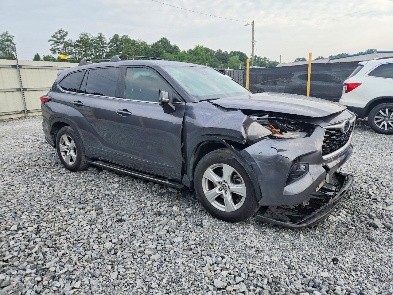 2021 Toyota Highlander Le - Image 4