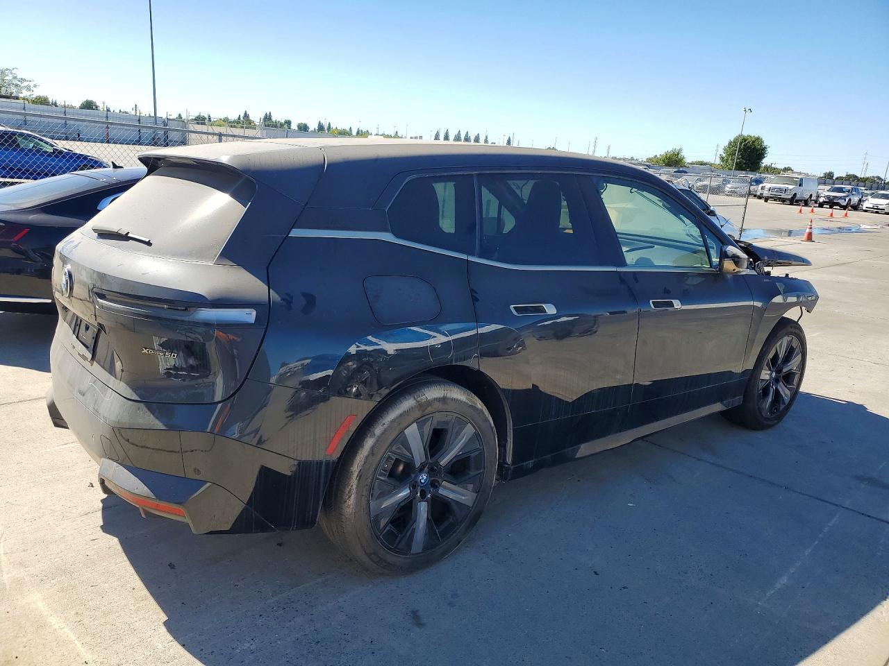 2024 BMW Ix xDrive50 - Фото 3