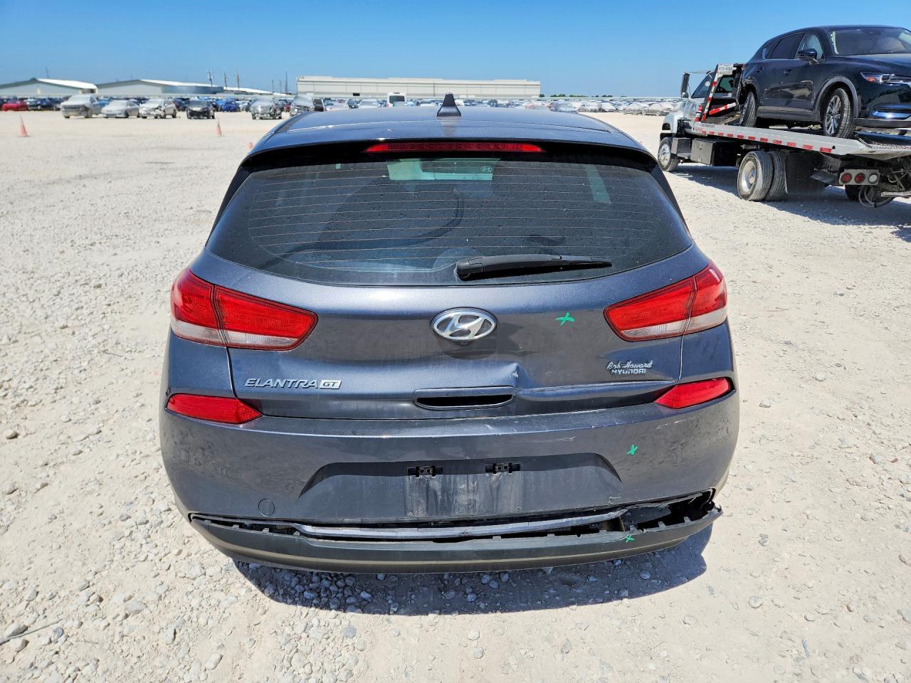 2018 Hyundai Elantra Gt Base - Image 6
