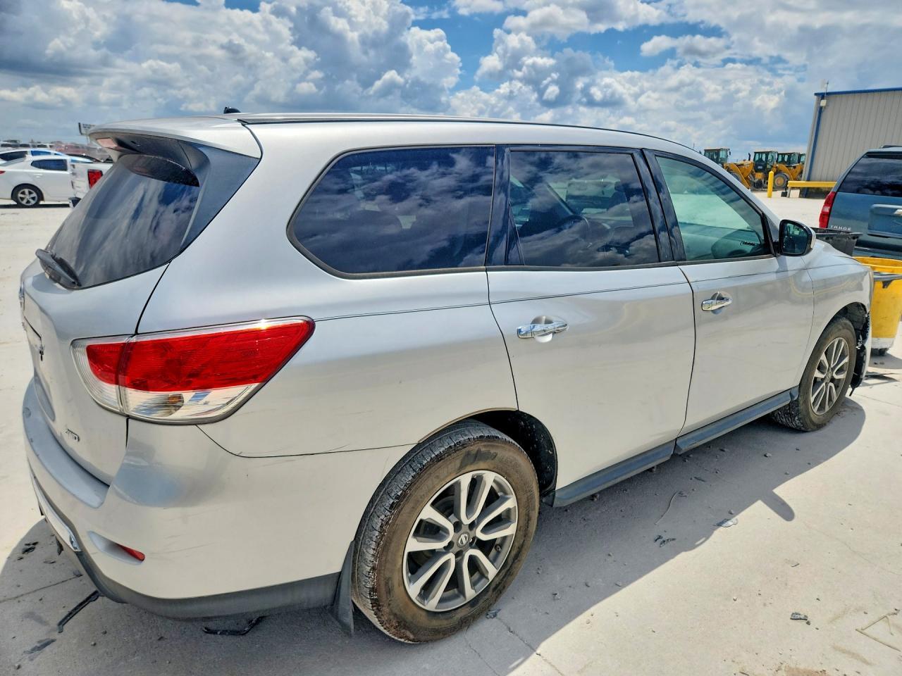 2014 Nissan Pathfinder S - Фото 3