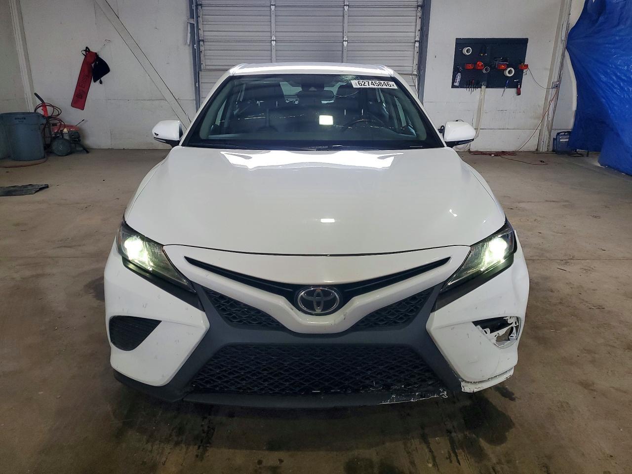2020 Toyota Camry Se - Фото 5
