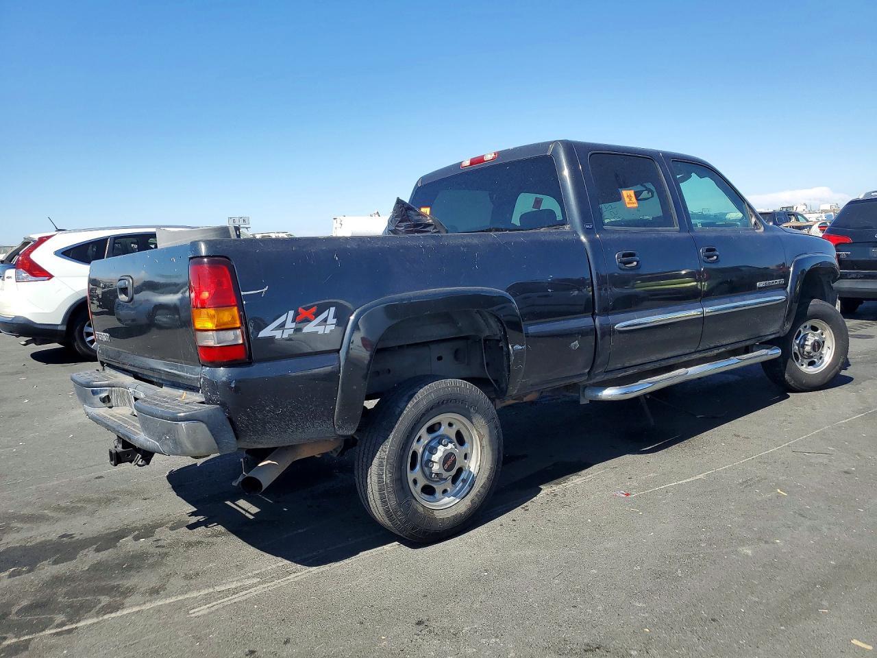 2004 GMC Sierra K2500 Heavy Duty - Image 3