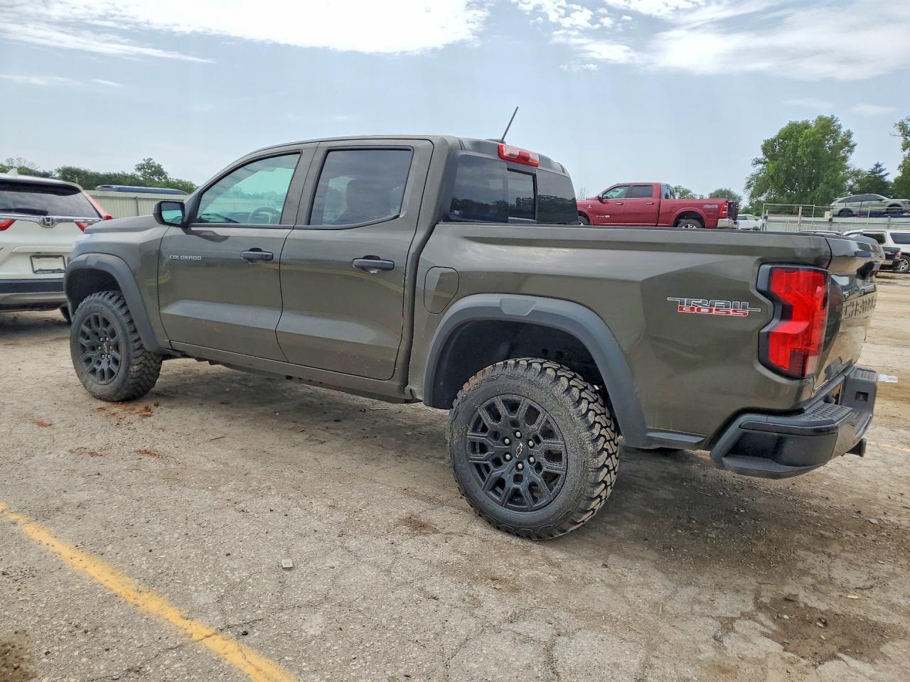 2024 Chevrolet Colorado Trail Boss - Фото 2