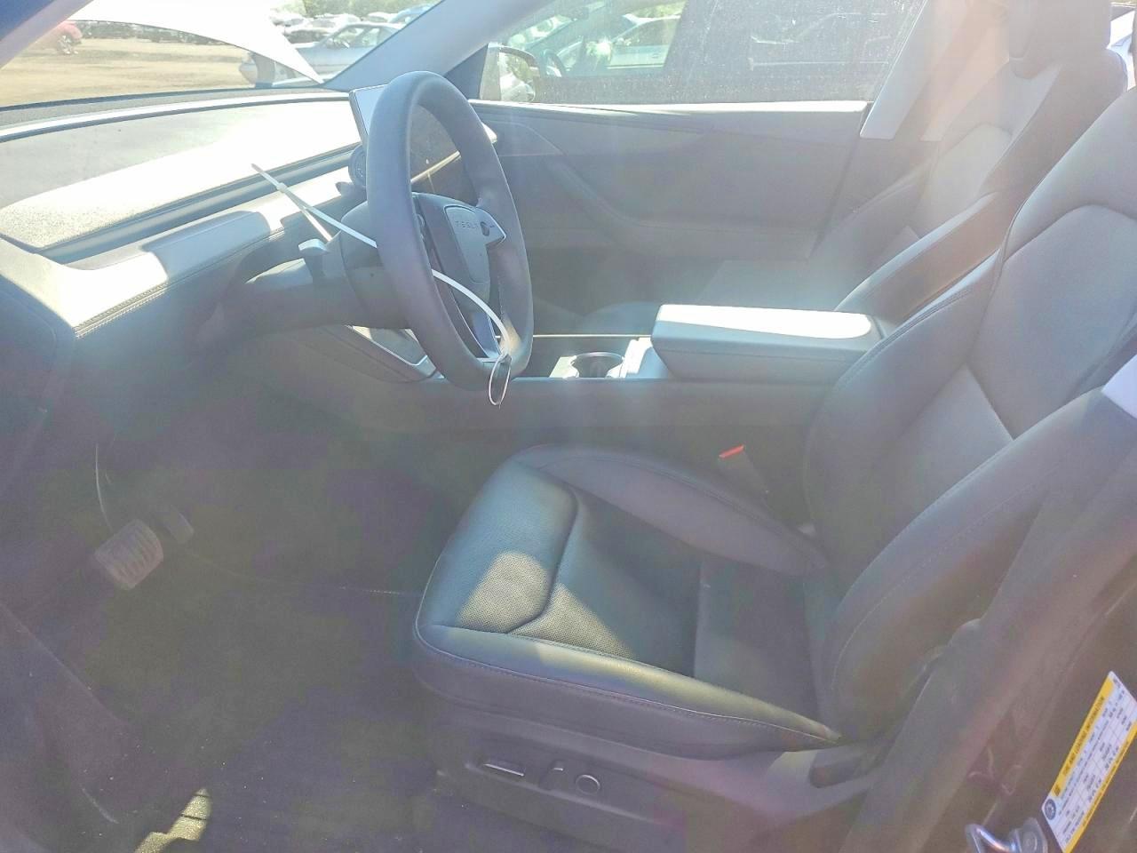 2026 Tesla Model Y - Фото 7